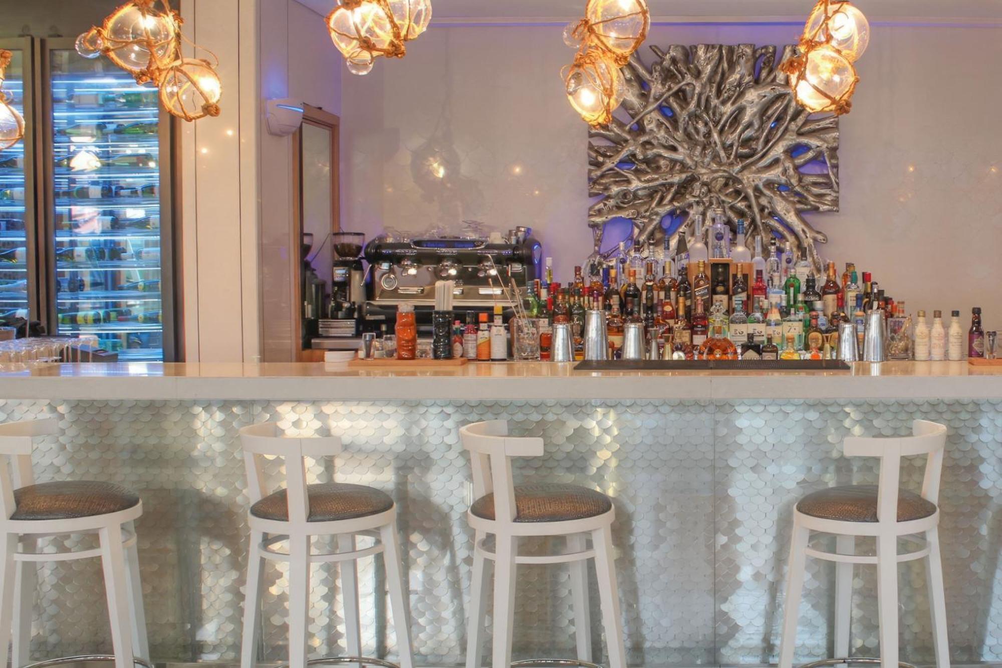 The St. Regis Abu Dhabi Hotel Exterior photo The bar at the 100 Queen's Gate