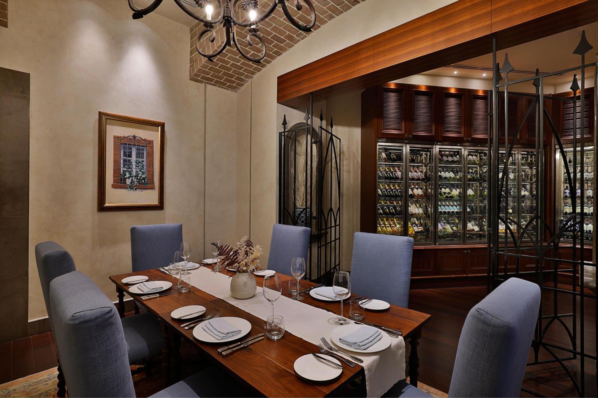 The St. Regis Abu Dhabi Hotel Exterior photo Private dining room at the restaurant