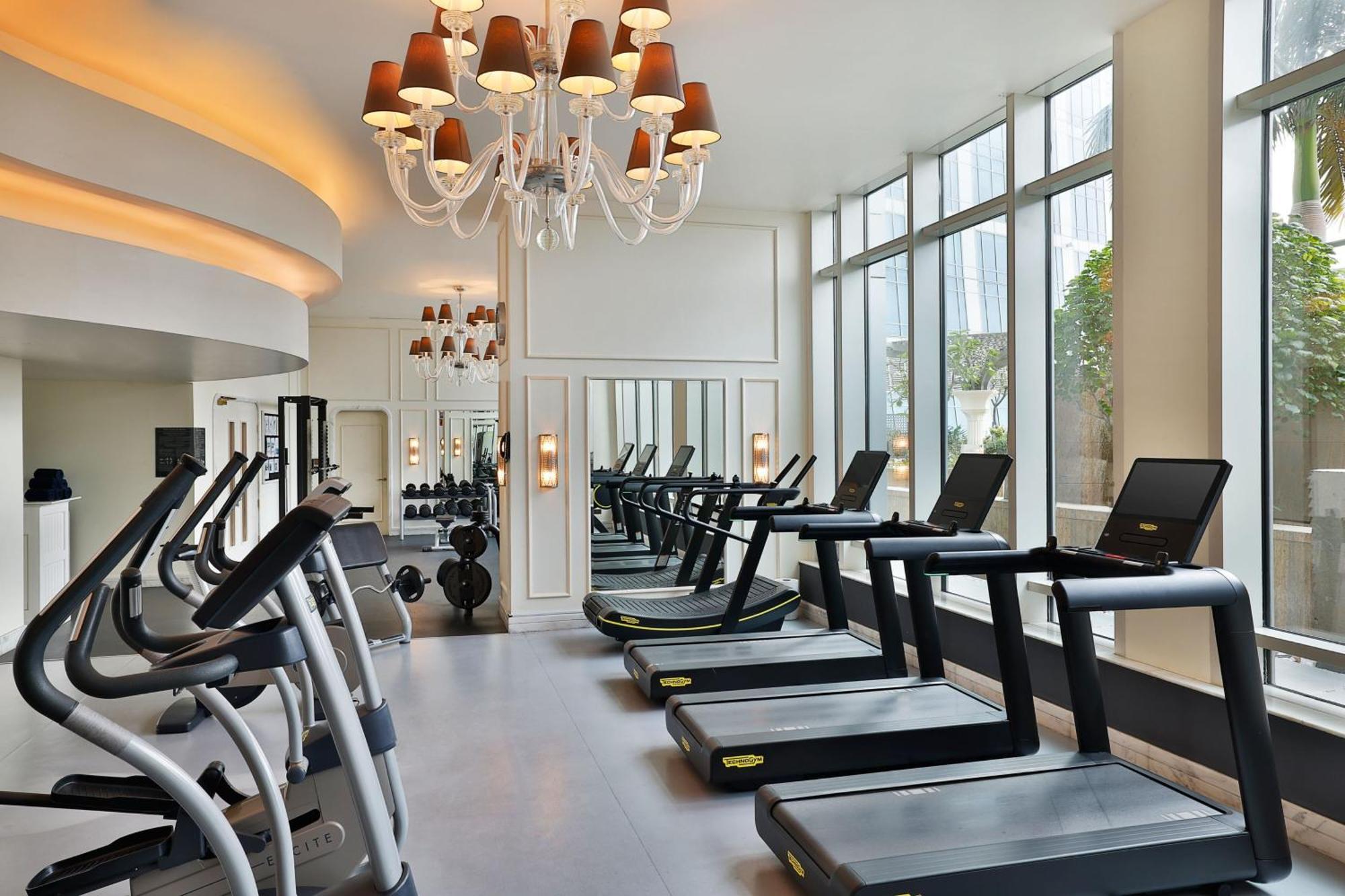 The St. Regis Abu Dhabi Hotel Exterior photo The gym at The Hari