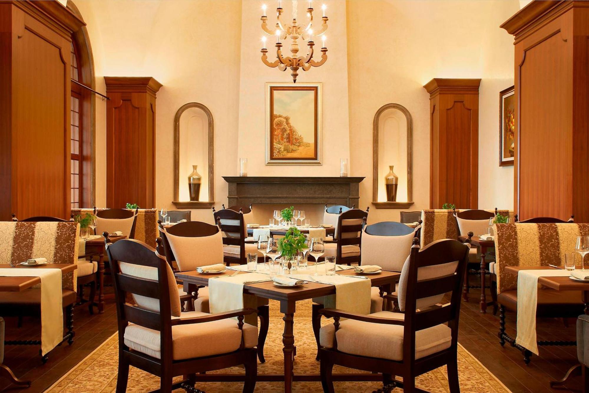 The St. Regis Abu Dhabi Hotel Exterior photo The restaurant at the Taj Mahal Palace